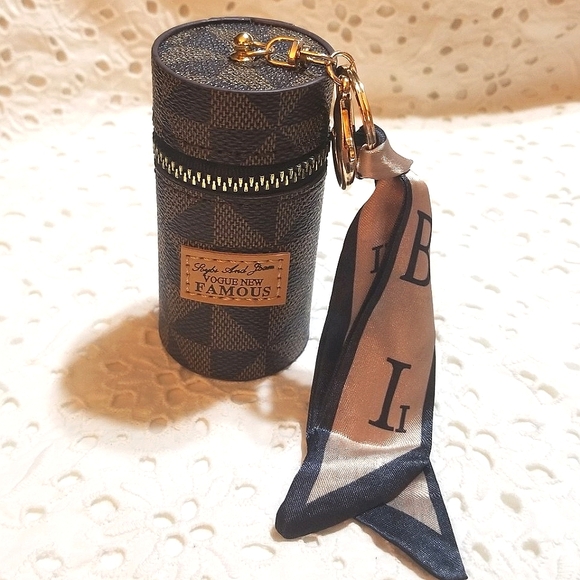 Unbranded Handbags - NEW Bucket Makeup Bag Purse Charm Keychain